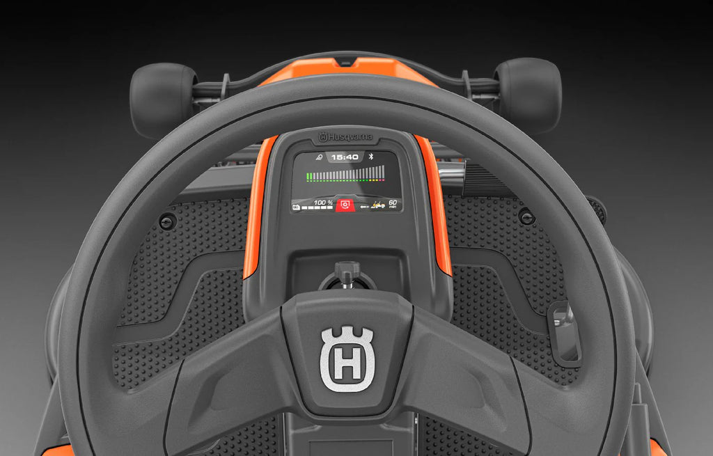 Husqvarna Accu-Frontmaaier R 200iX AWD Dualbatterij – Basismachine zonder Maaidek